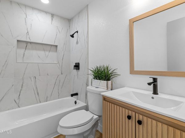 231 W WINSTON Drive, Phoenix, AZ 85041