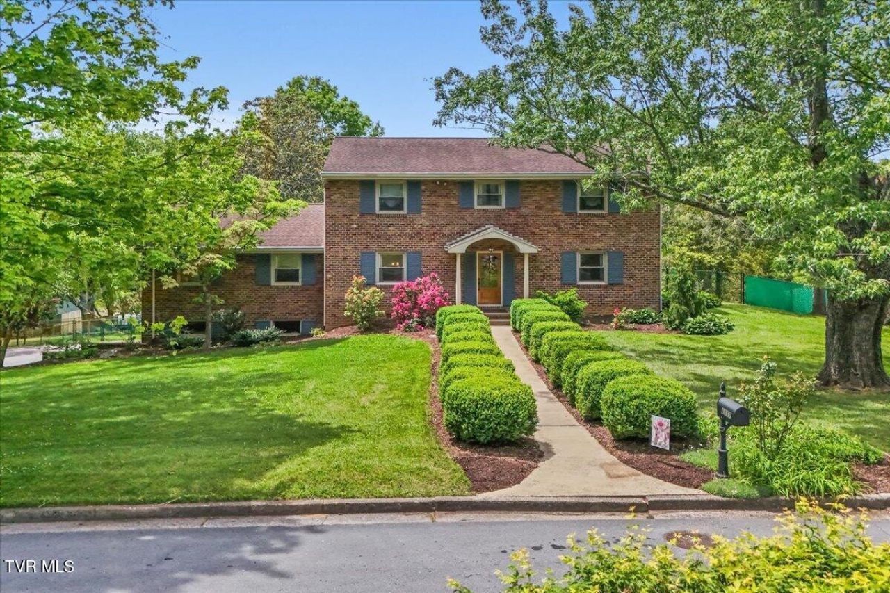 1117 College Heights Drive, Johnson City, TN 37604 Main Photo