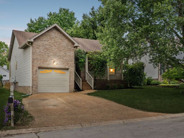 7516 Dove Valley Dr, Nashville, TN 37221