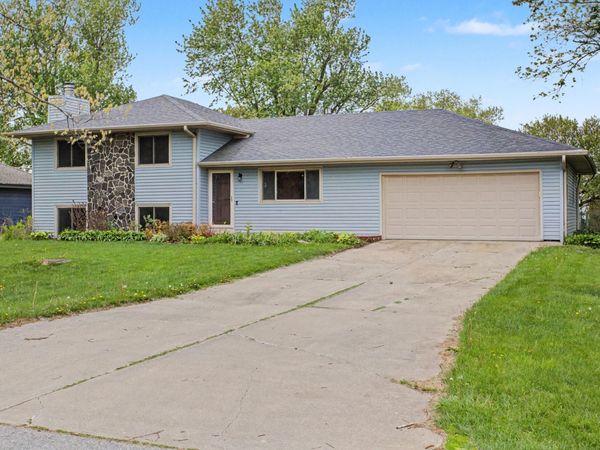 5927 Alta Vista Road, Ames, IA 50010