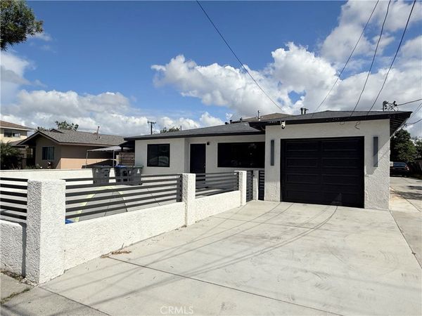 5319 Roosevelt, Santa Ana, CA 92703