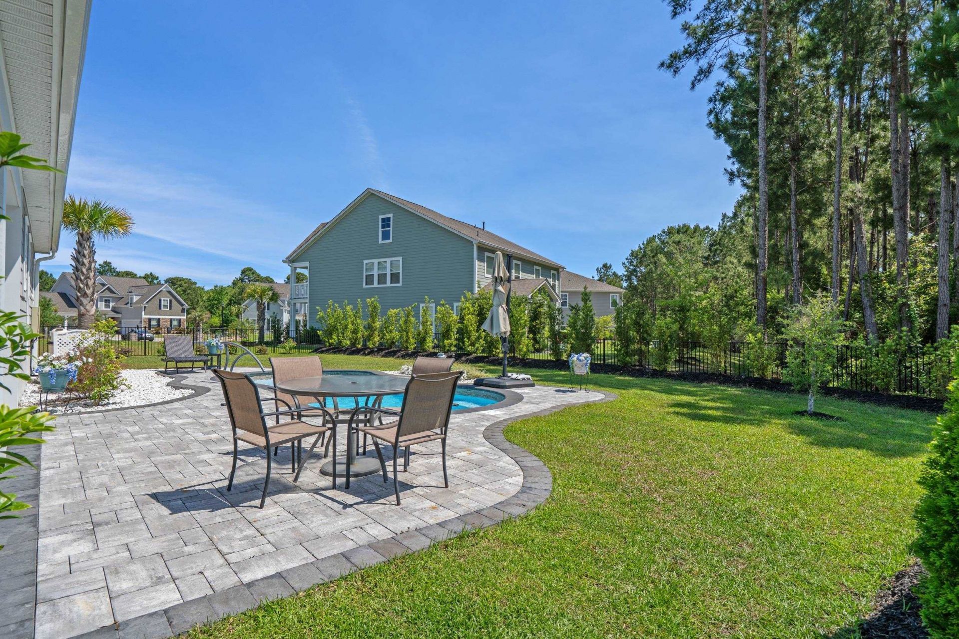 1343 Bermuda Grass Dr. Photo 32