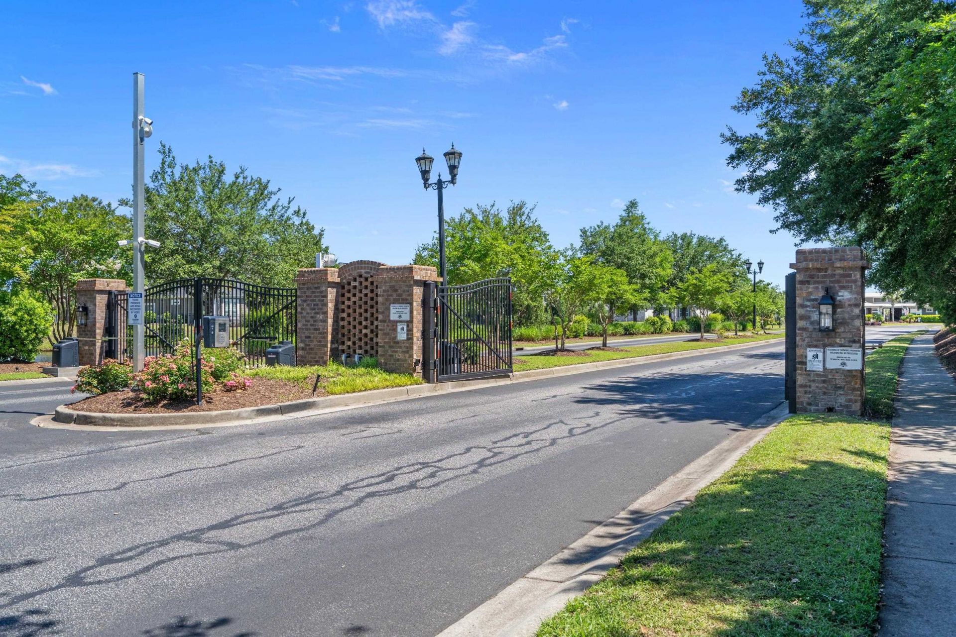 1343 Bermuda Grass Dr. Photo 58