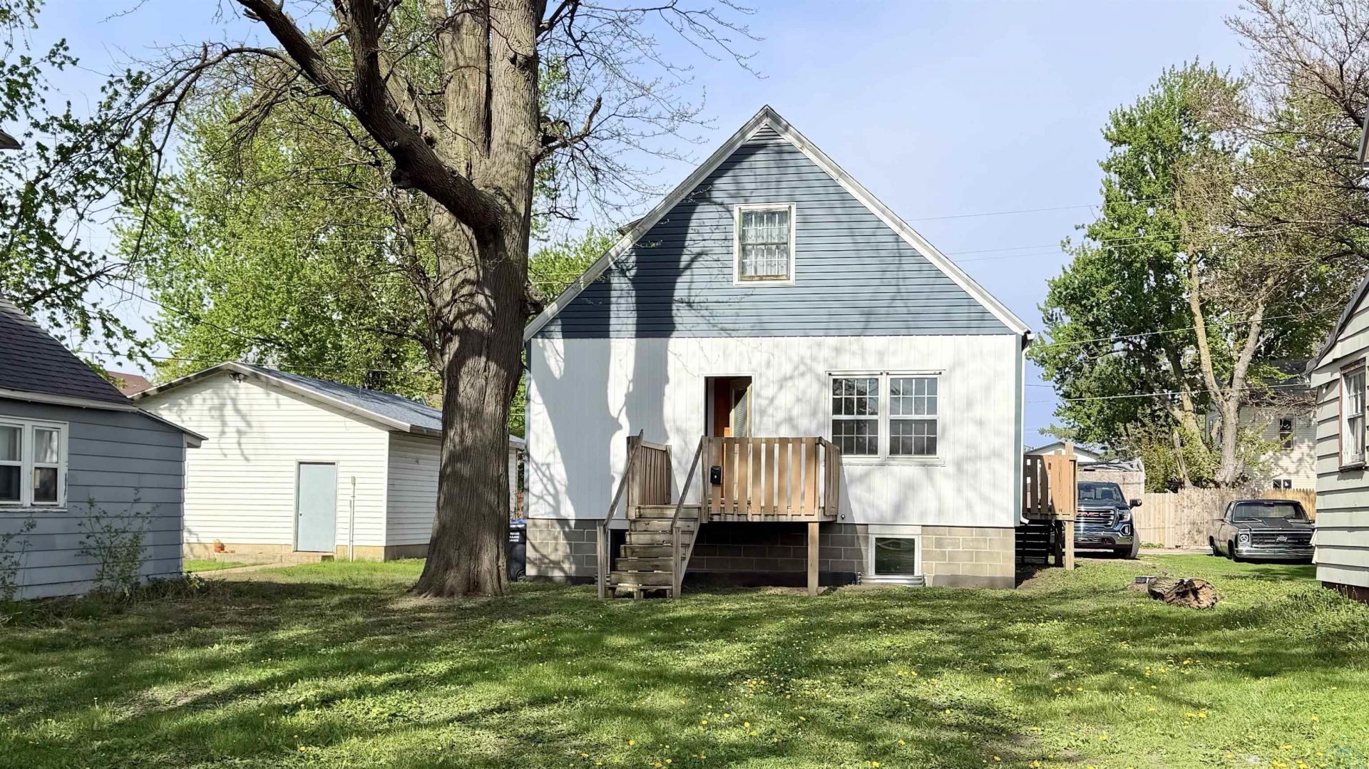 712 Seneca St, Storm Lake, IA 50588 Main Photo