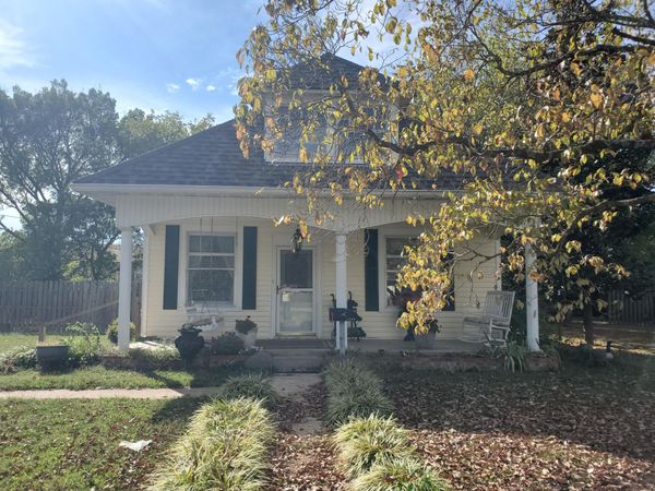 901 Augusta Street , Houston, MO 65483