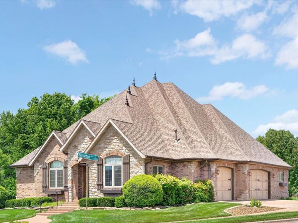 1369 E Anthony Street E, Springfield, MO 65804