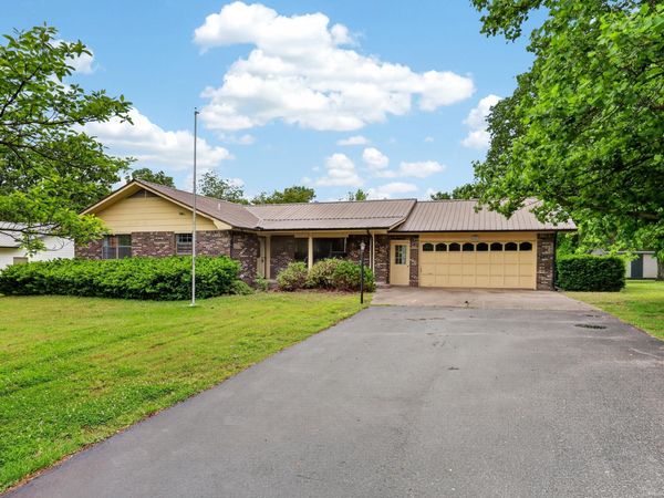 421 W South Street Street, Neosho, MO 64850