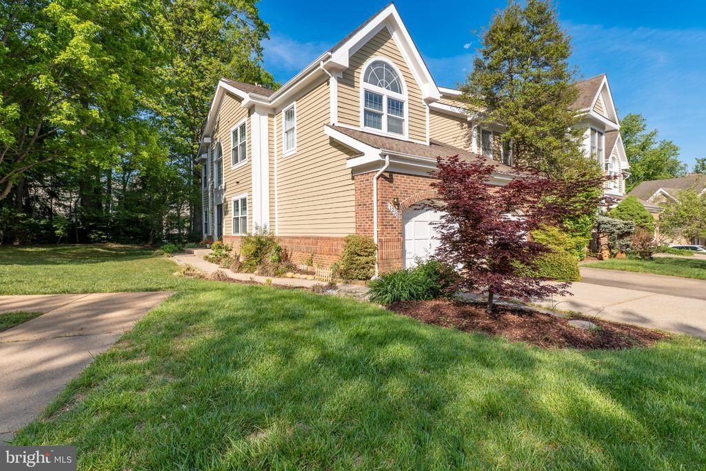 1211 Woodbrook Ct, Reston, VA 20194 Main Photo