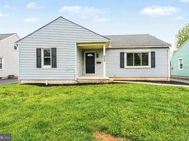179 N WOLF STREET, MANHEIM, PA 17545