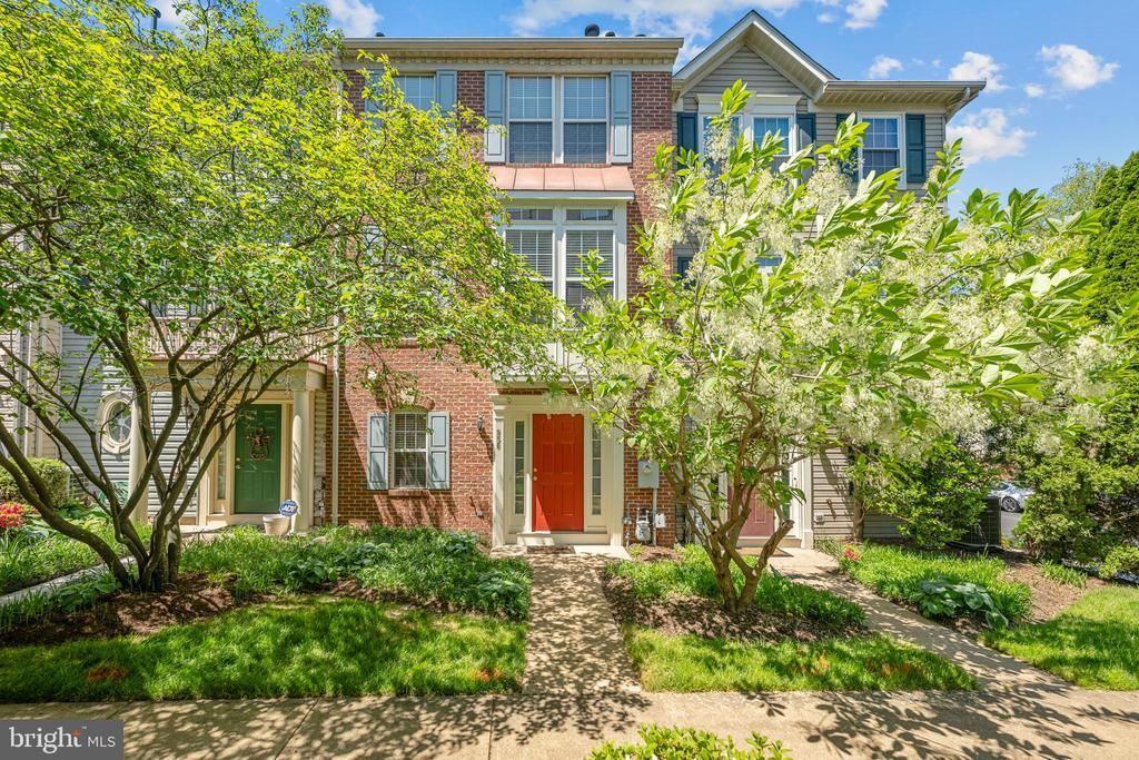 956 Harrison Circle, Alexandria, VA 22304 Main Photo