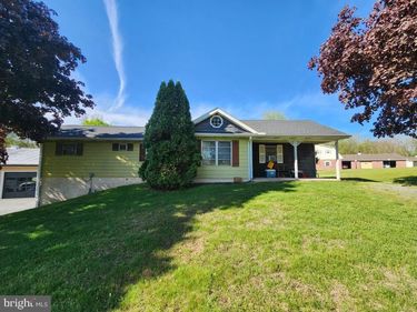 1692 GISH ROAD, MANHEIM, PA 17545