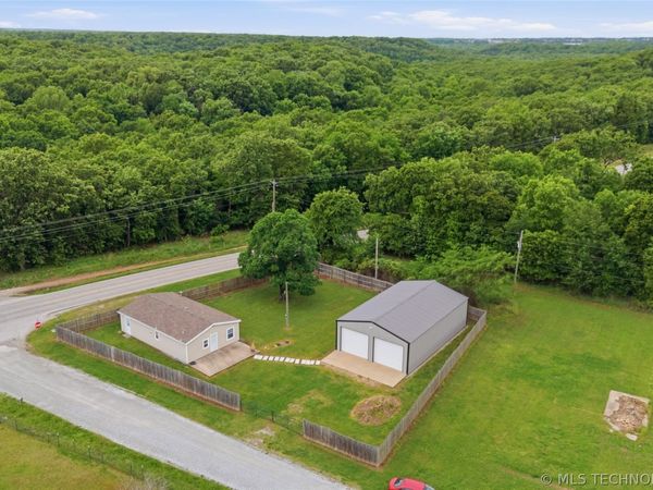 111 W Leonard Street , Jay, OK 74346
