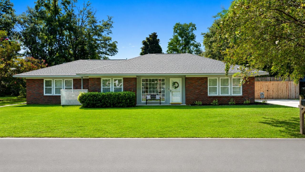 106 Goodwin Street Photo 1