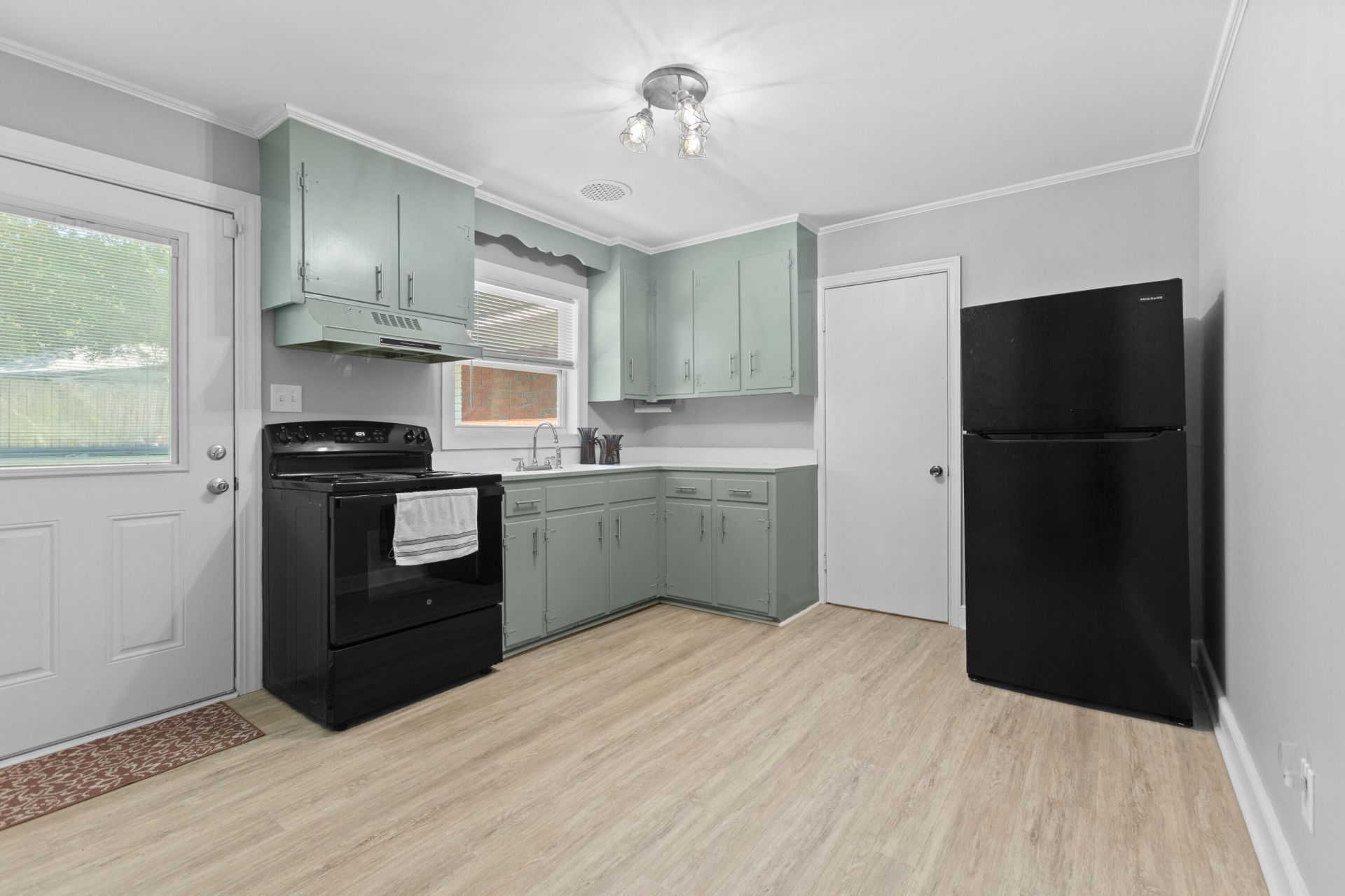 106 Goodwin Street Photo 25