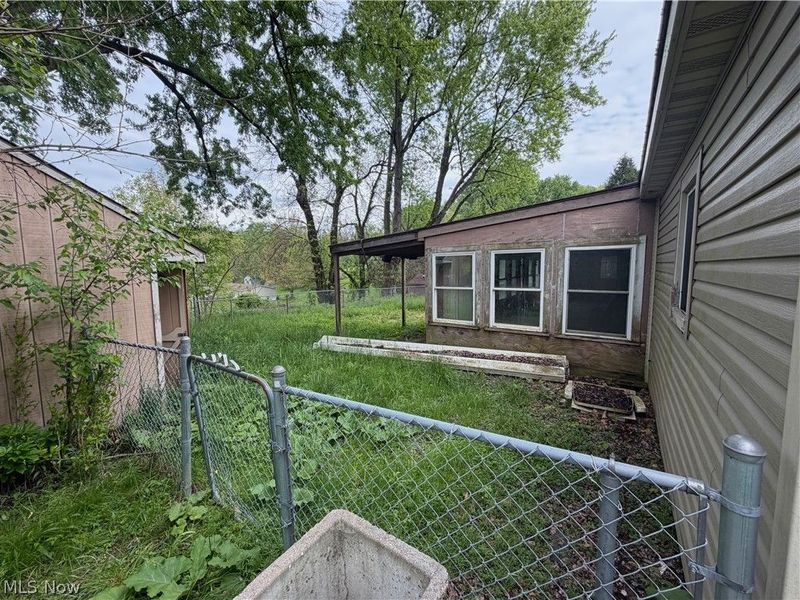 16816 Andrews Avenue, East Liverpool, OH 43920 Photo 3