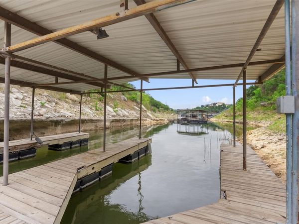 19426 Fisher LN, Spicewood, TX 78669
