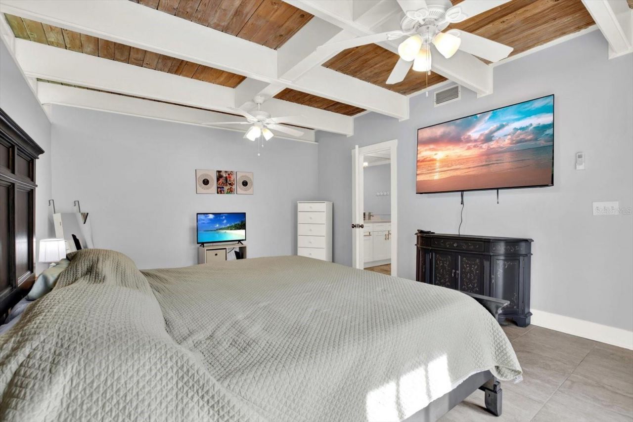 15656 1st Street E, Redington Beach, FL 33708 Photo