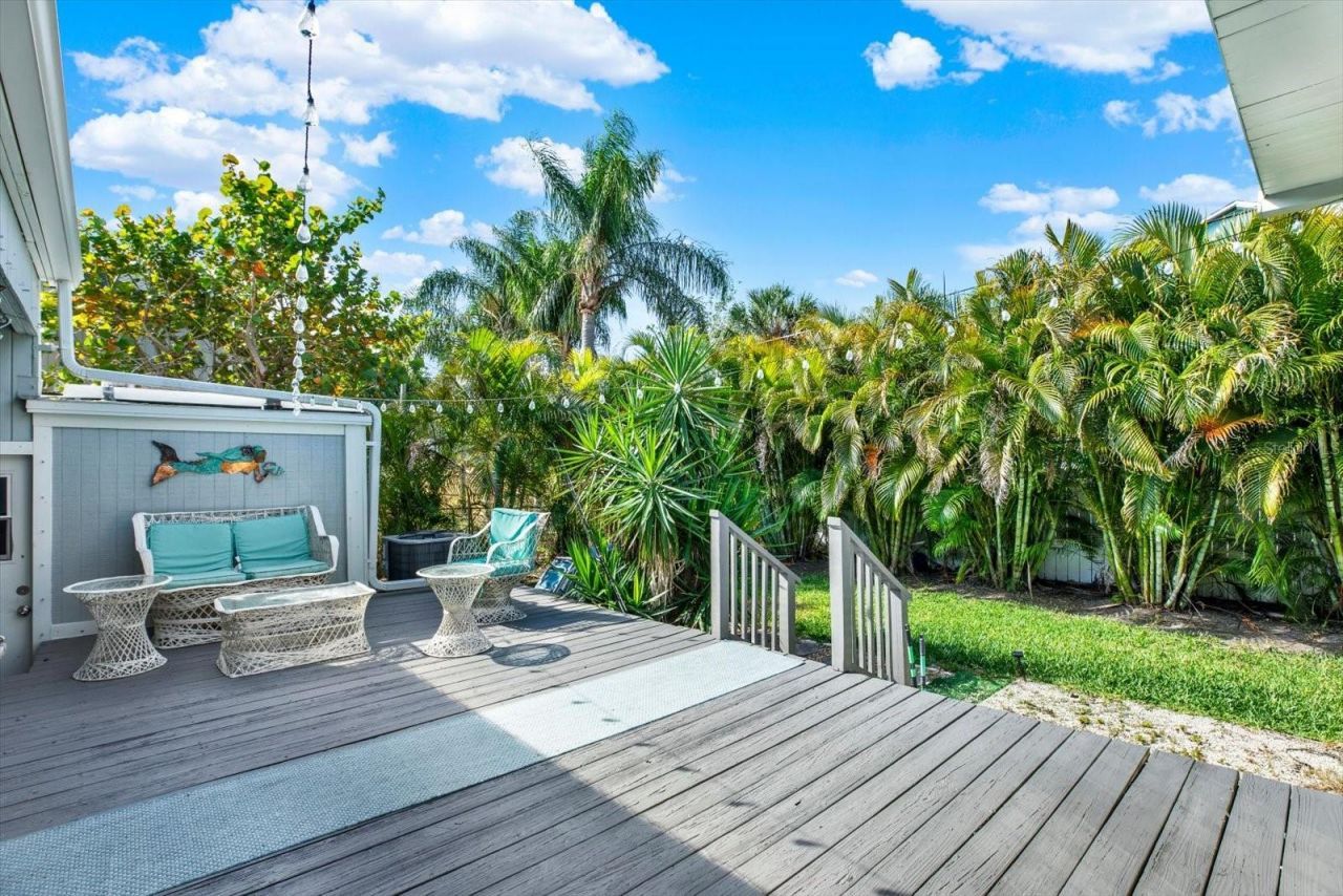15656 1st Street E, Redington Beach, FL 33708 Photo