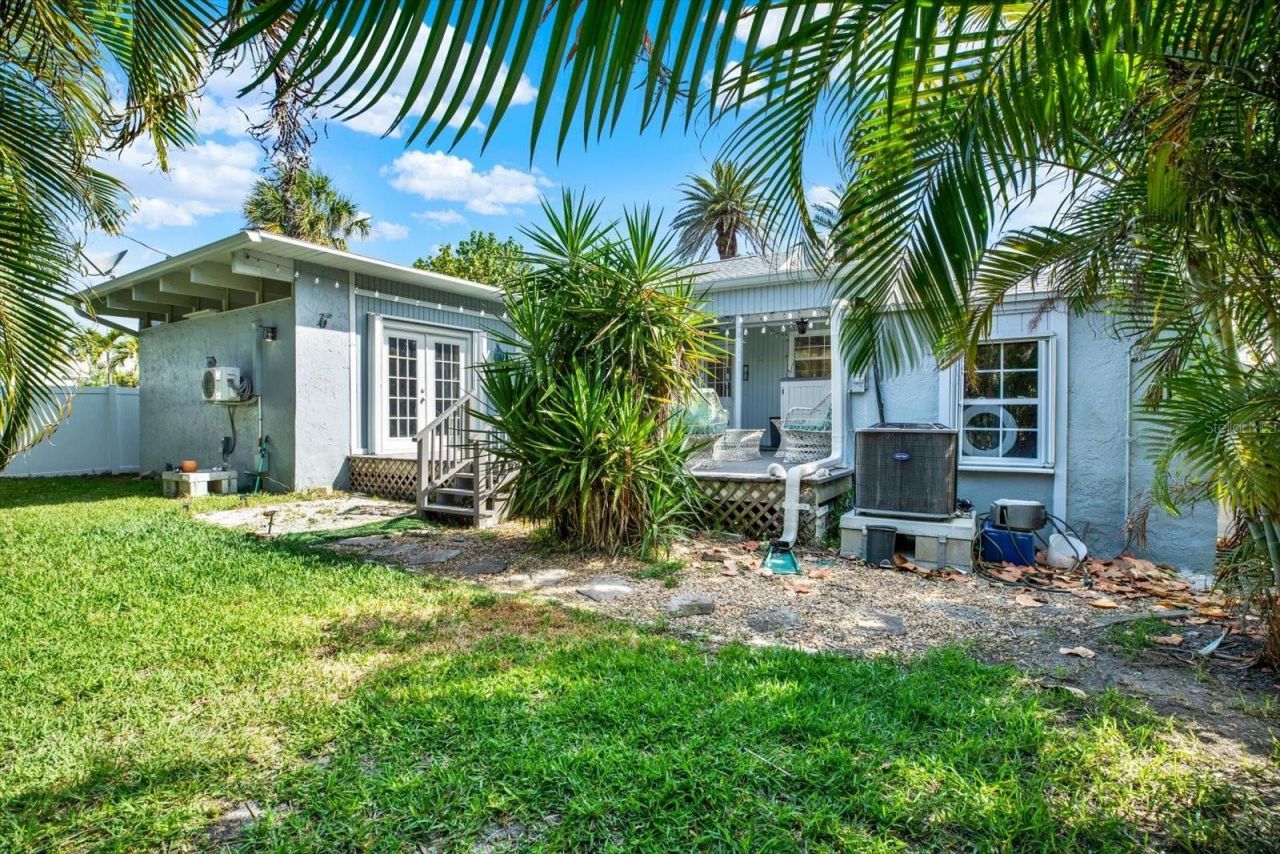 15656 1st Street E, Redington Beach, FL 33708 Photo