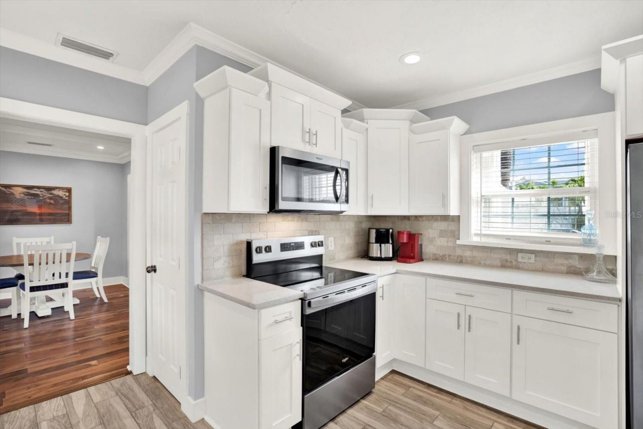15656 1st Street E, Redington Beach, FL 33708 Photo