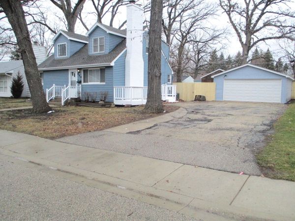 448 Midway Drive , Mundelein, IL 60060
