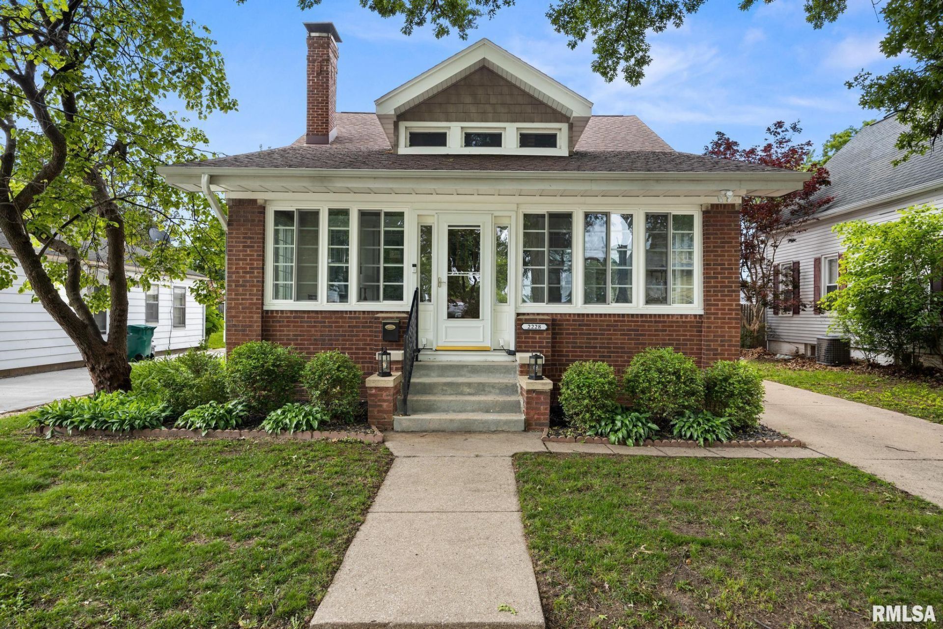 2228 W Moss Avenue, West Peoria, IL 61604 Main Photo