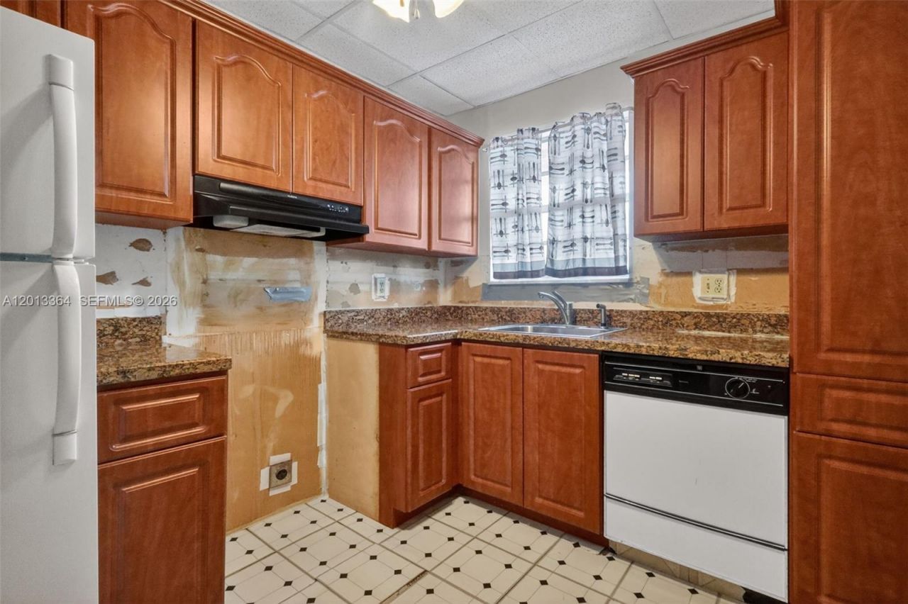 2040 NW 81st Ave , Unit 122, Pembroke Pines, FL 33024 Photo