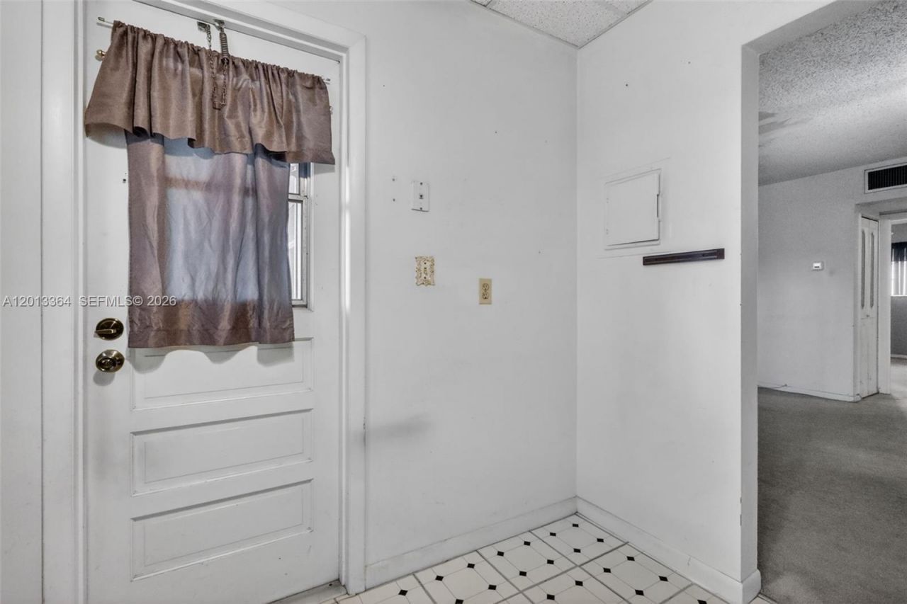 2040 NW 81st Ave , Unit 122, Pembroke Pines, FL 33024 Photo