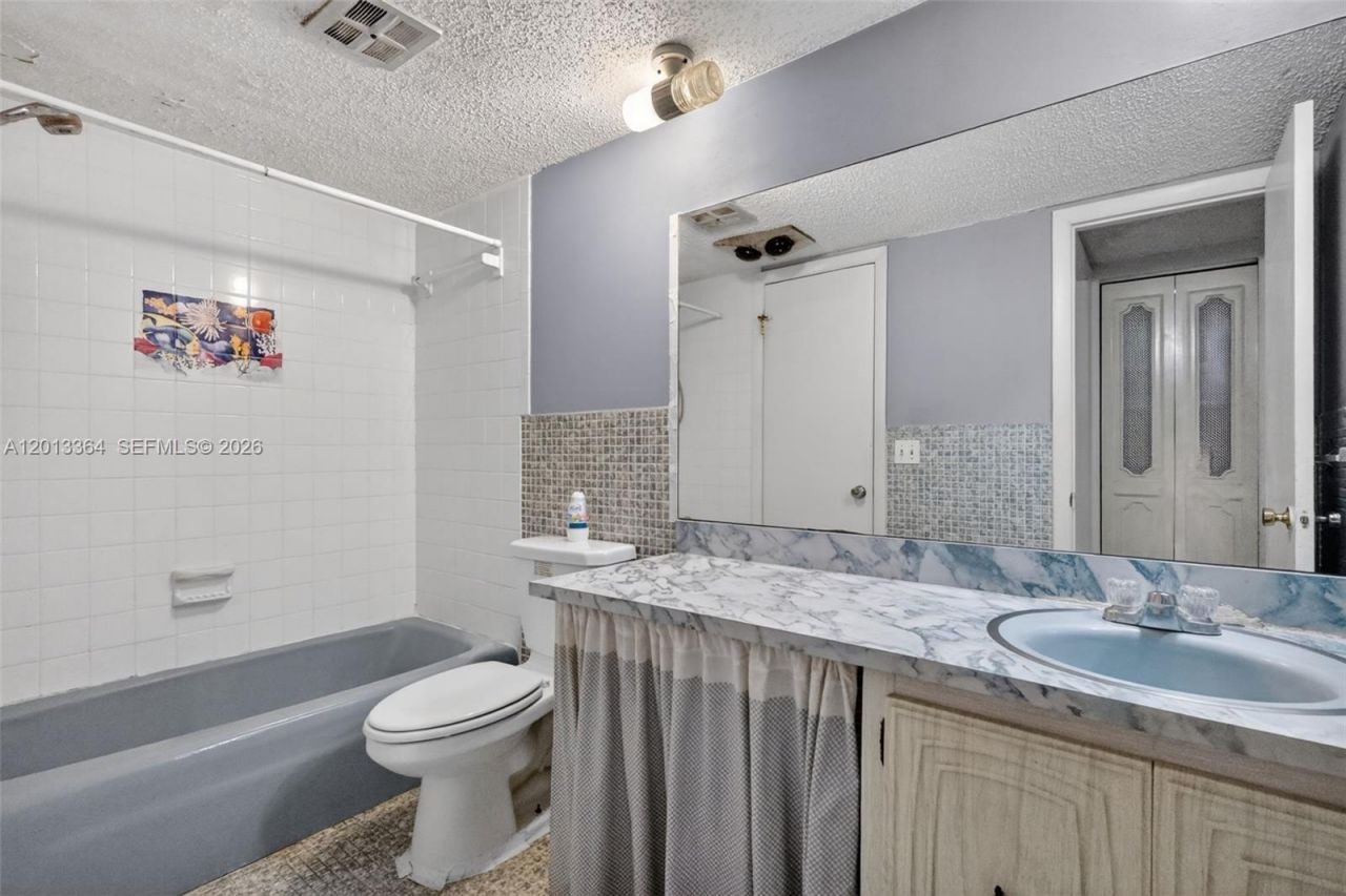 2040 NW 81st Ave , Unit 122, Pembroke Pines, FL 33024 Photo