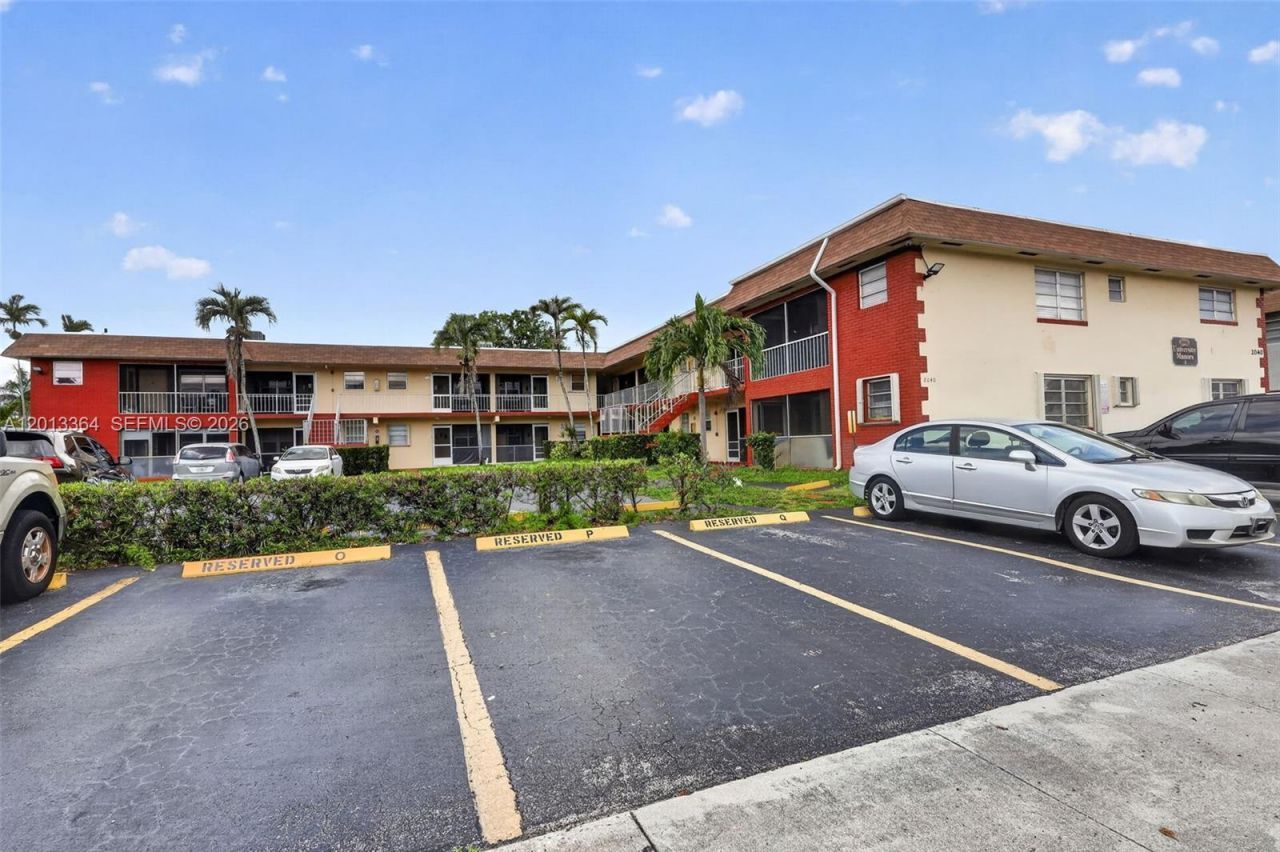 2040 NW 81st Ave , Unit 122, Pembroke Pines, FL 33024 Photo