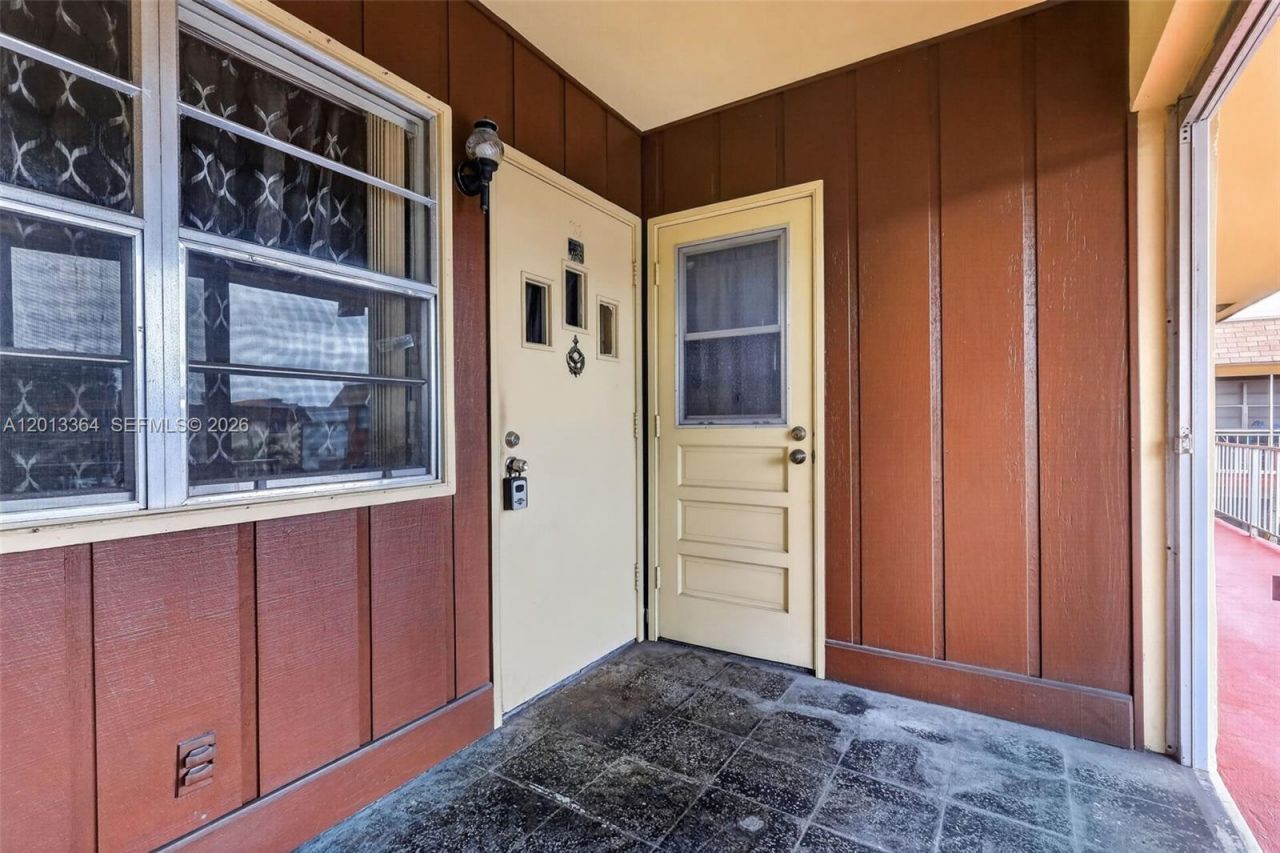 2040 NW 81st Ave , Unit 122, Pembroke Pines, FL 33024 Photo
