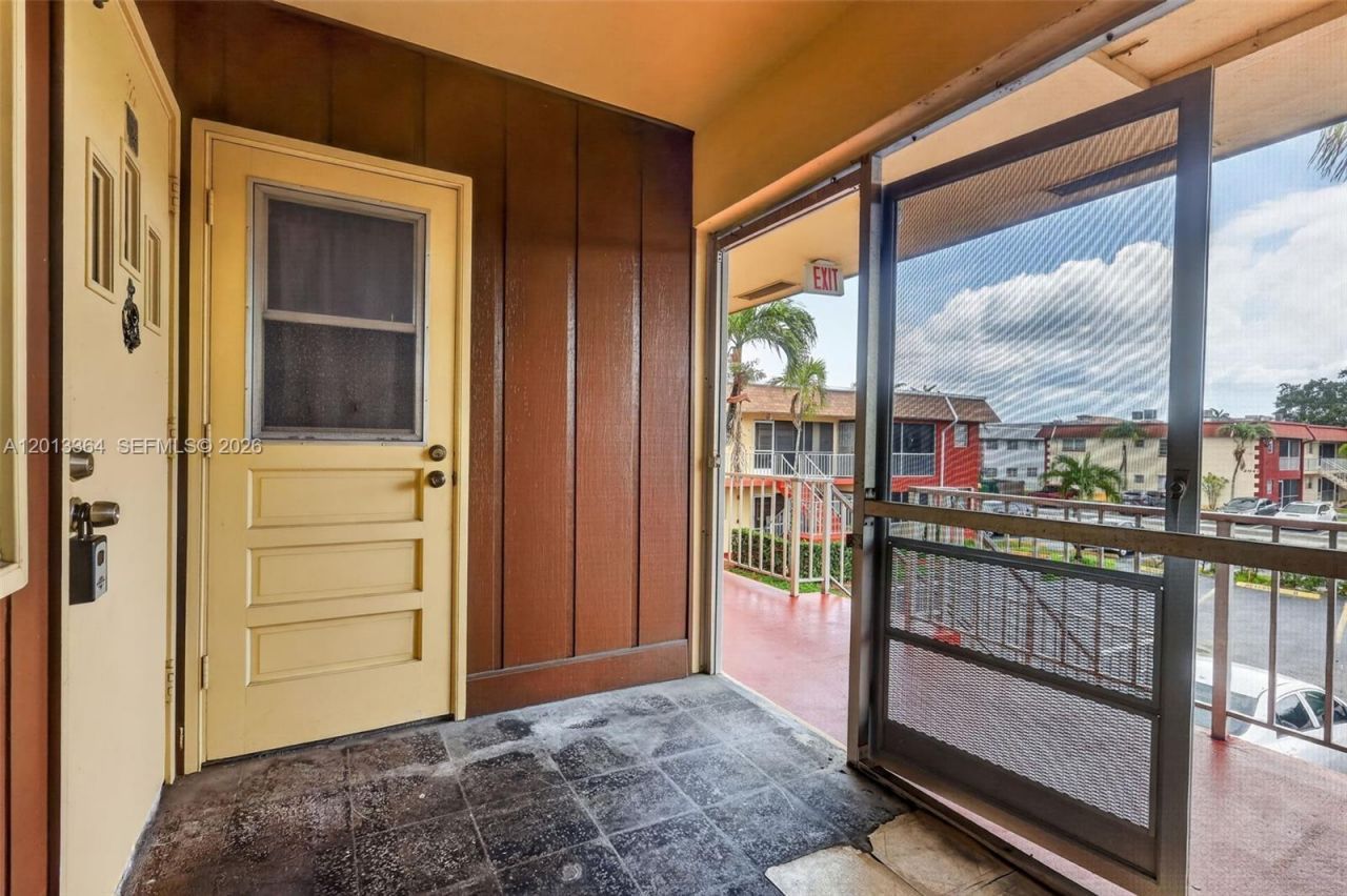 2040 NW 81st Ave , Unit 122, Pembroke Pines, FL 33024 Photo