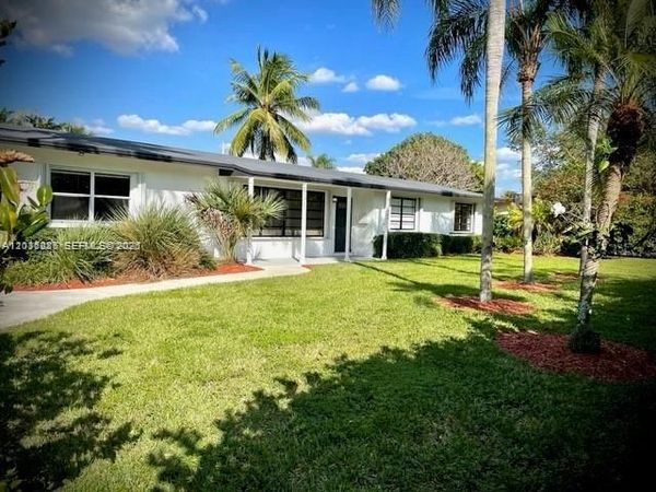 7425 SW 118th St , Pinecrest, FL 33156