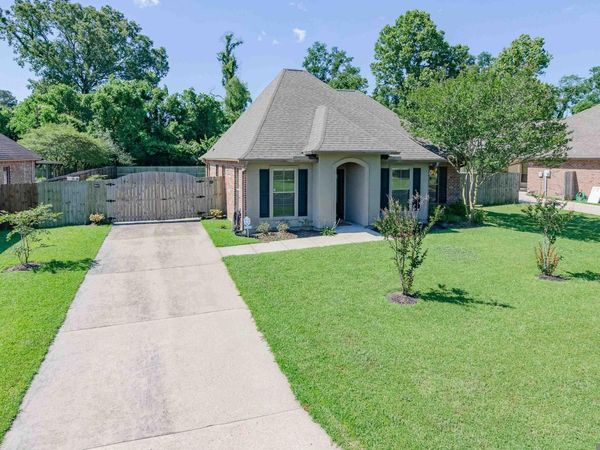 39112 Driftwood Lake Dr, Gonzales, LA 70737