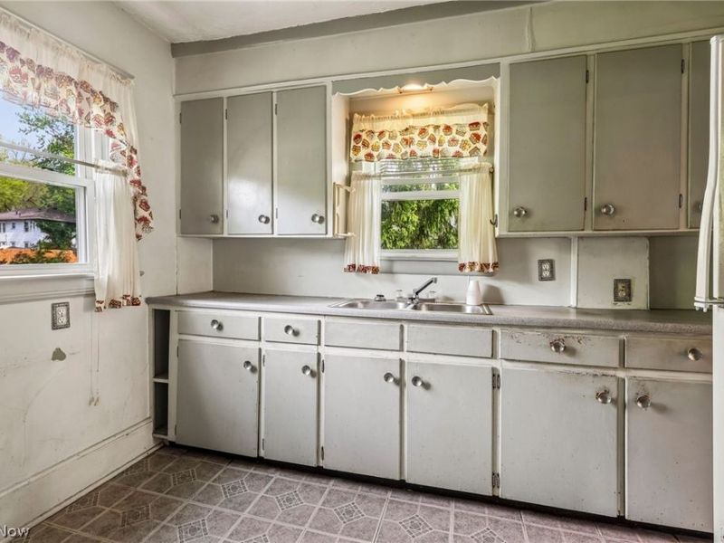 549 Parkdale Drive, Akron, OH 44307 Photo 10