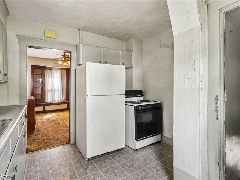 549 Parkdale Drive, Akron, OH 44307 Photo 11