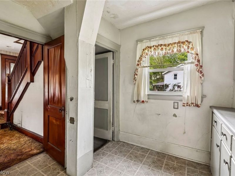 549 Parkdale Drive, Akron, OH 44307 Photo 8