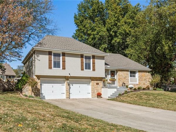 1136 NE Birchwood Place, Lee's Summit, MO 64086