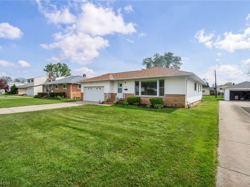 1299 Jackie Lane, Mayfield Heights, OH 44124 Photo 3