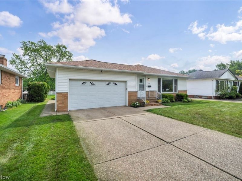 1299 Jackie Lane, Mayfield Heights, OH 44124 Photo 5