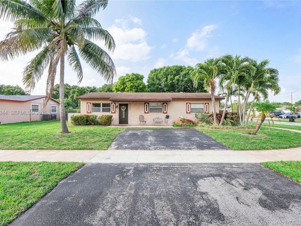7201 SW 4th St , North Lauderdale, FL 33068