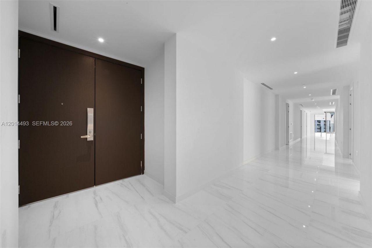 300 Biscayne Blvd Way, Unit 3801, Miami, FL 33131 Photo