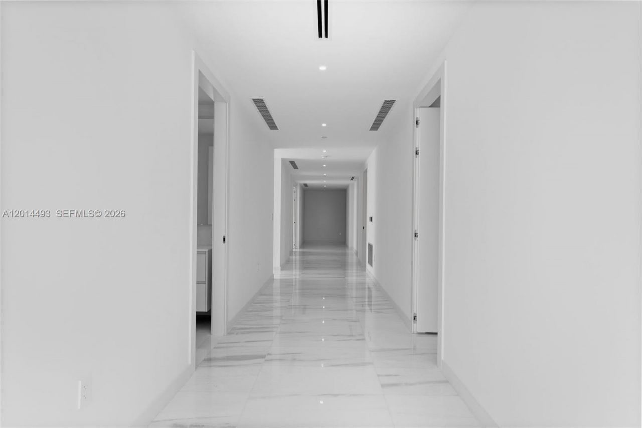 300 Biscayne Blvd Way, Unit 3801, Miami, FL 33131 Photo
