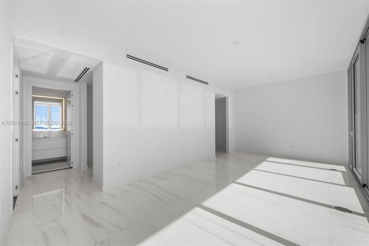 300 Biscayne Blvd Way, Unit 3801, Miami, FL 33131 Photo