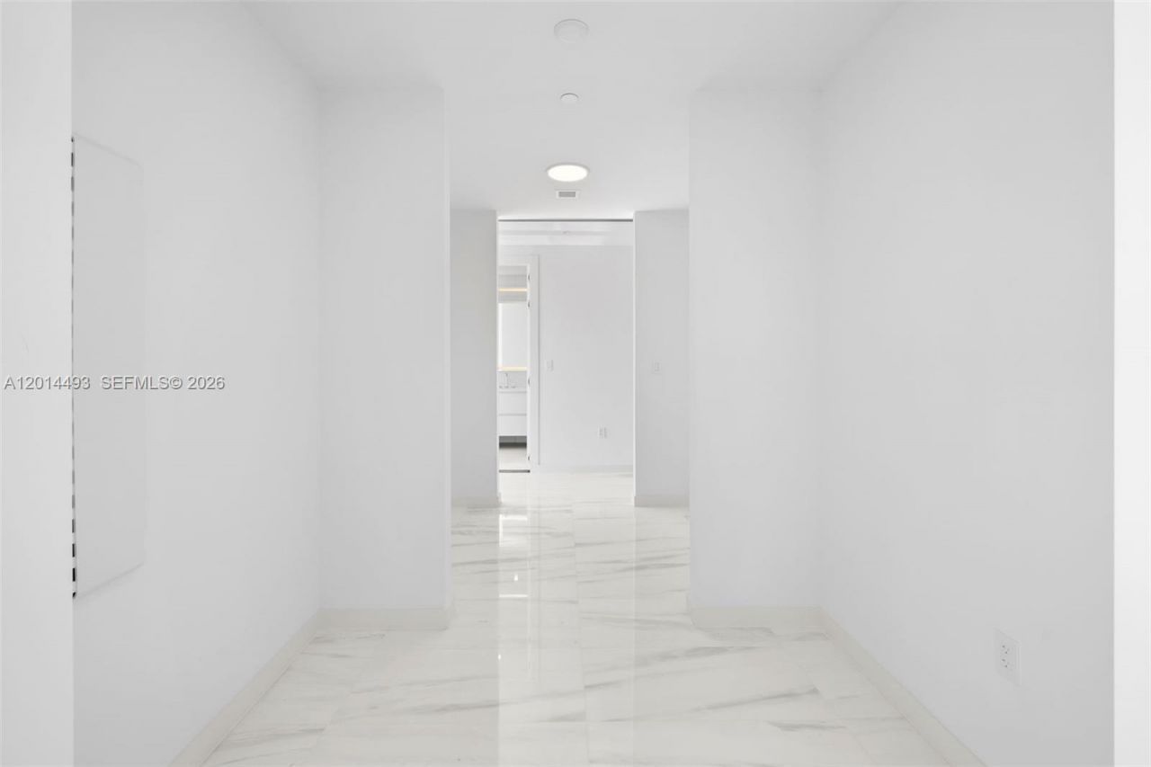 300 Biscayne Blvd Way, Unit 3801, Miami, FL 33131 Photo