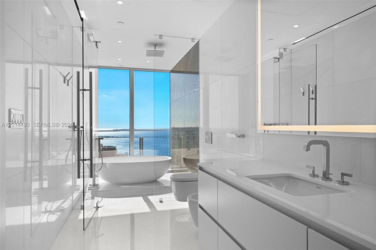 300 Biscayne Blvd Way, Unit 3801, Miami, FL 33131 Photo