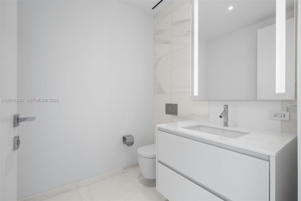 300 Biscayne Blvd Way, Unit 3801, Miami, FL 33131 Photo