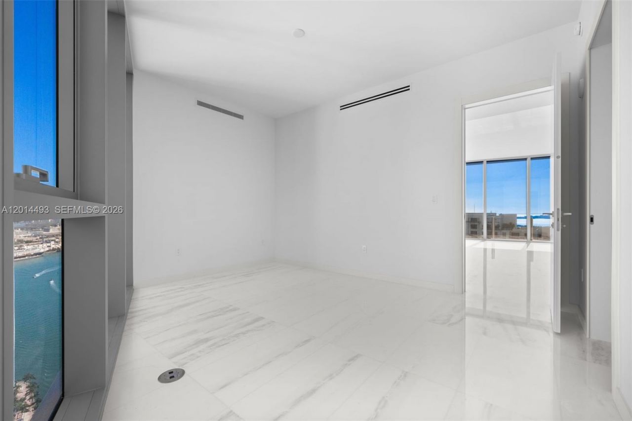 300 Biscayne Blvd Way, Unit 3801, Miami, FL 33131 Photo
