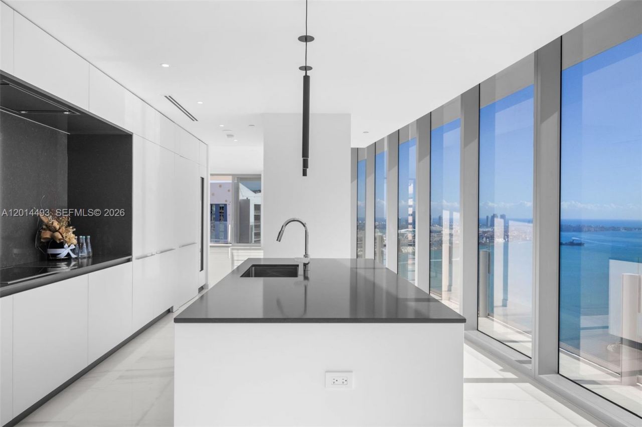 300 Biscayne Blvd Way, Unit 3801, Miami, FL 33131 Photo