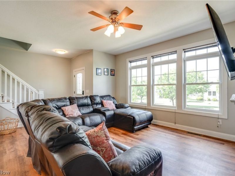 2750 Himelrigh Boulevard, Barberton, OH 44203 Photo 13